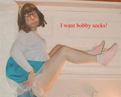 eva
Keywords: bobby socks saddle shoes poodle skirt